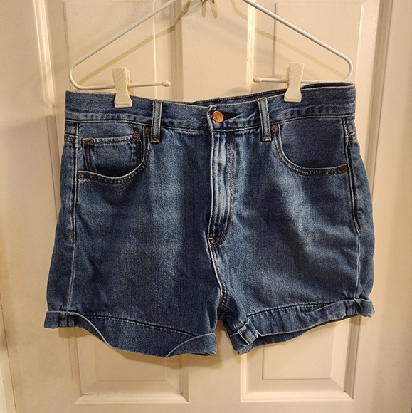American Eagle Outfitters Pants - American eagle mom short medium wash size 12